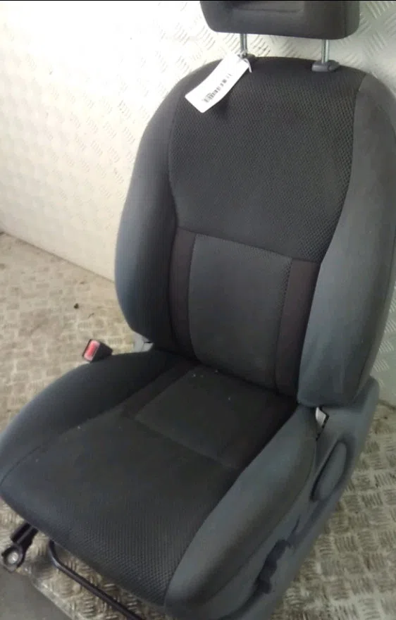 Siège avant gauche Toyota RAV 4 II (_A2_) 2.0 4wd (aca21, aca20) (2000-2005) occasion