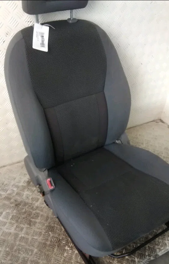 Siège avant gauche Toyota RAV 4 II (_A2_) 2.0 4wd (aca21, aca20) (2000-2005) occasion