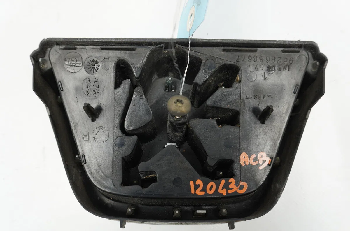 Sigle calandre Peugeot 206 3-5 portes (2A-C) 1.4 i (1998-2012) 3 portes occasion