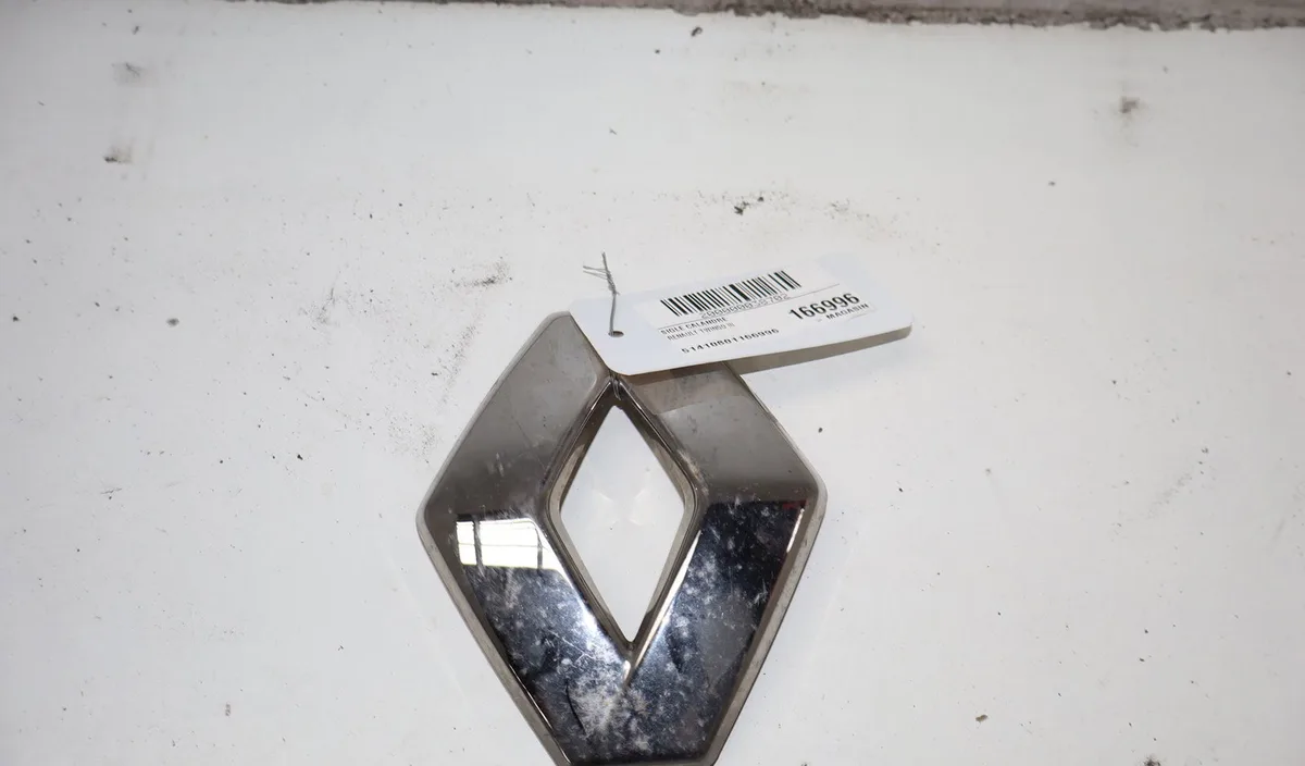 Sigle calandre Renault TWINGO III (BCM_, BCA_) 0.9 tce 90 (2014) 5 portes occasion
