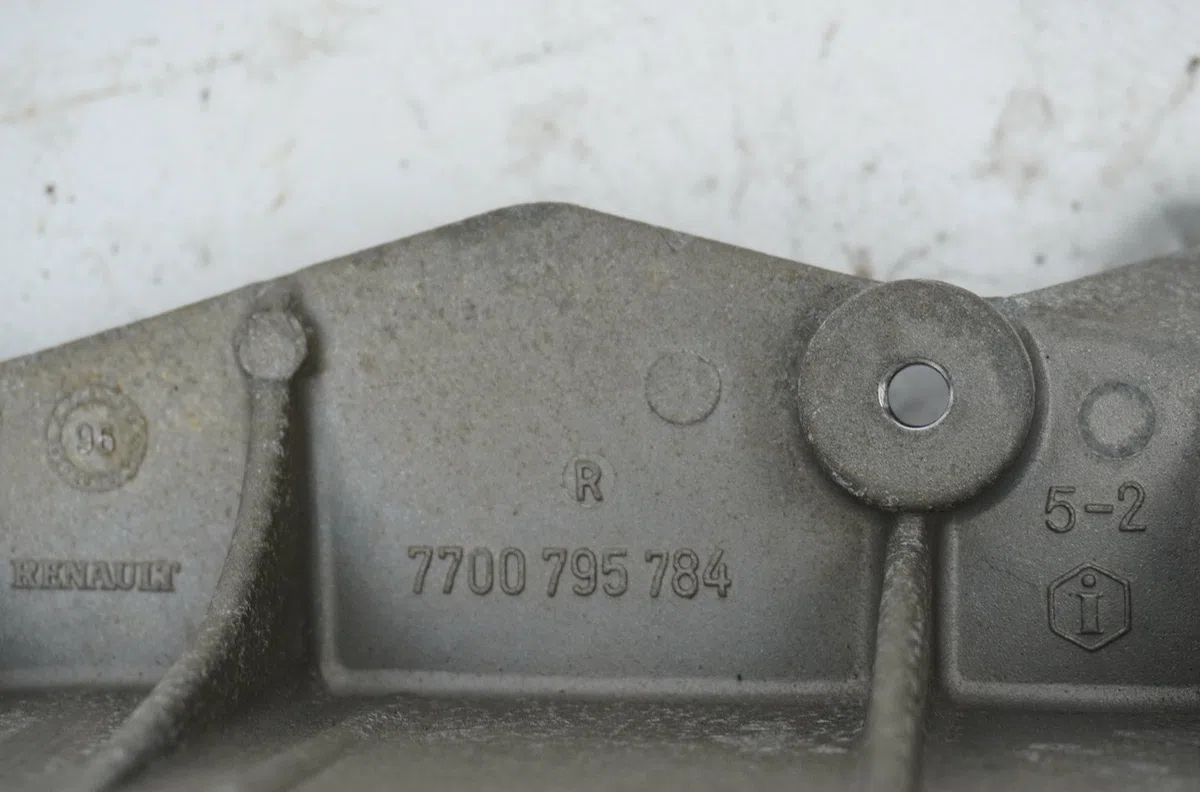 Support de batterie de traction Renault CLIO I (B-C57_, 5-357_) 1.2 (5-357y, 5-357k) (1996-1998) occasion