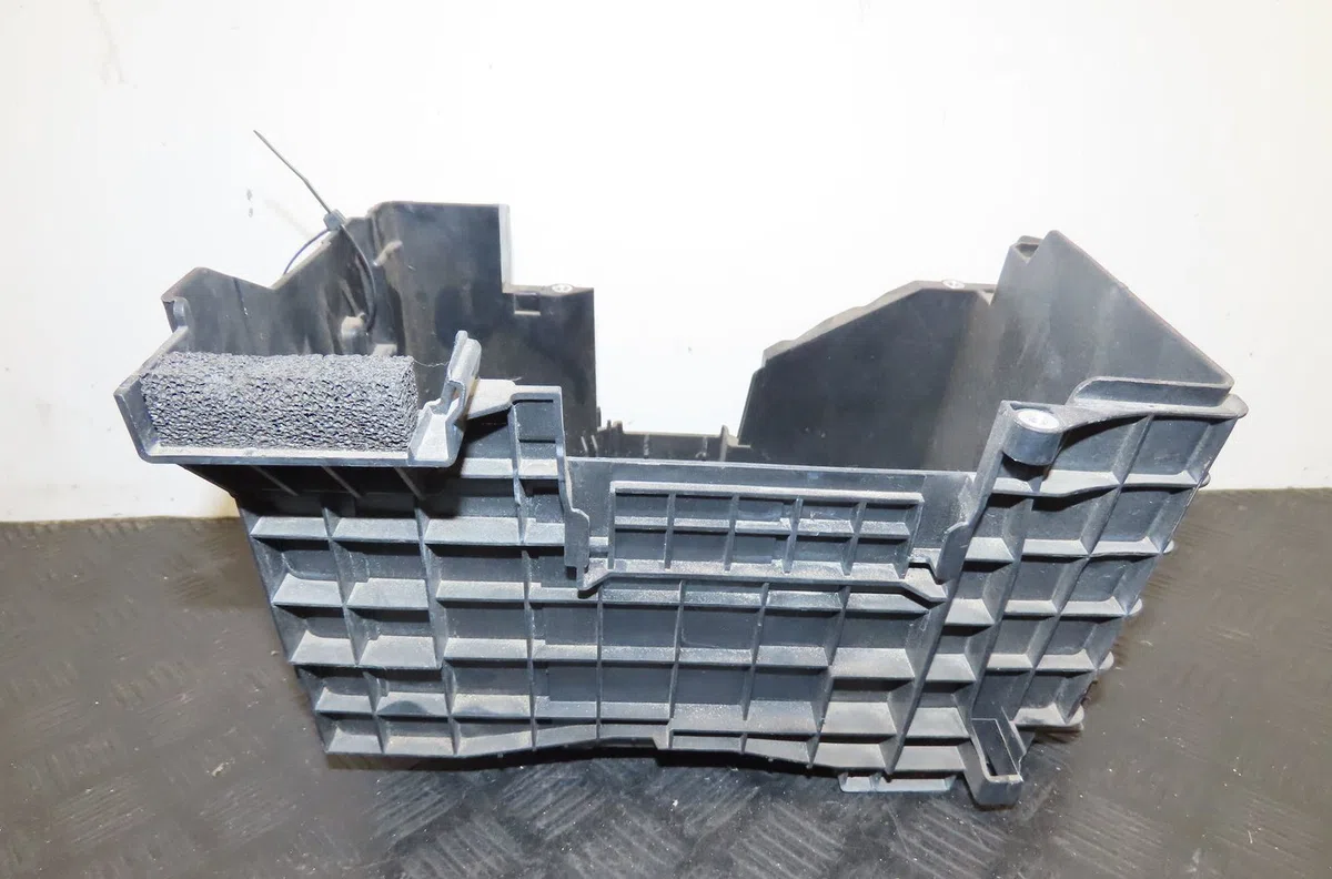 Support de batterie de traction Renault MEGANE IV 3-5 portes (B9A-M-N_) 1.2 tce 130 (b9mr) (2015) 5 portes occasion