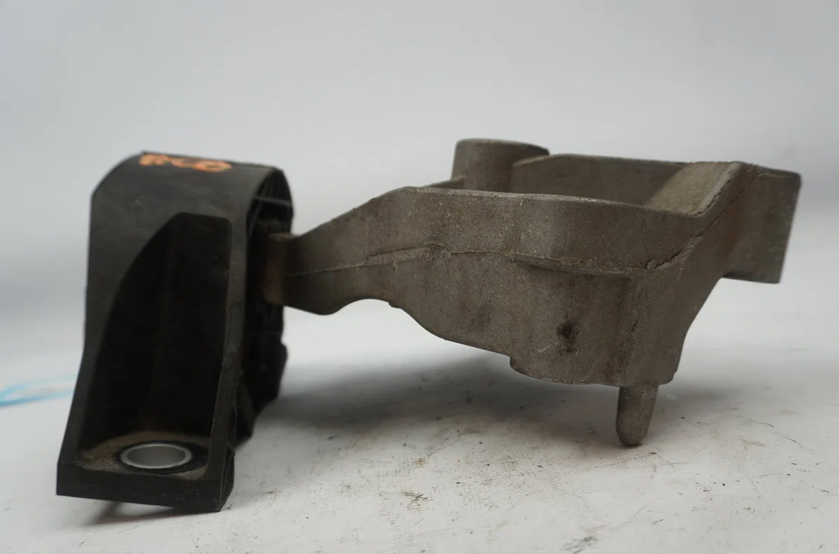 Support moteur Dacia SANDERO II Tce 90 (b8m1, b8ma) (2012) 5 portes occasion