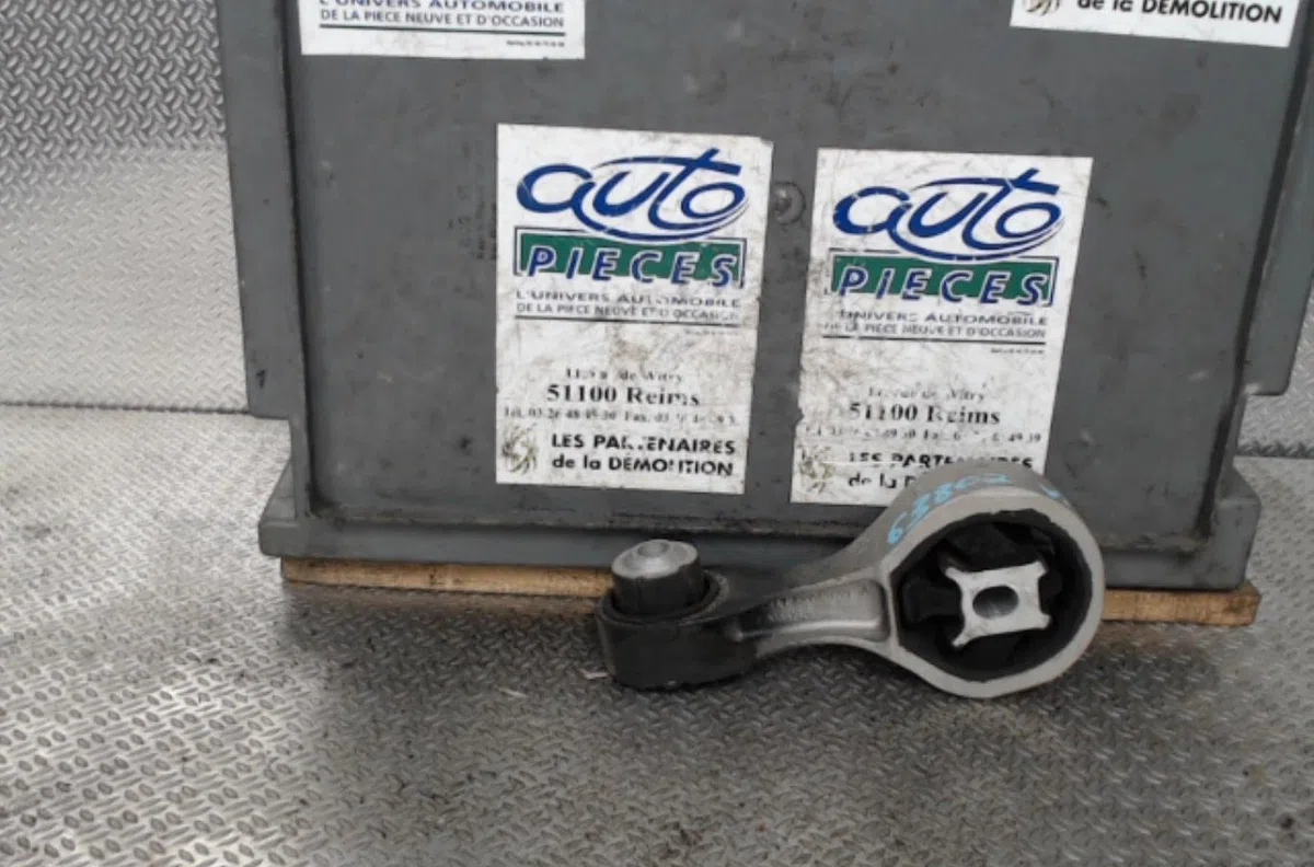 Support moteur OPEL VIVARO 2 occasion