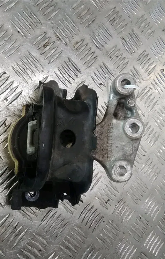 Support moteur Peugeot 208 I (CA_, CC_) 1.6 bluehdi 100 (2015) 5 portes occasion