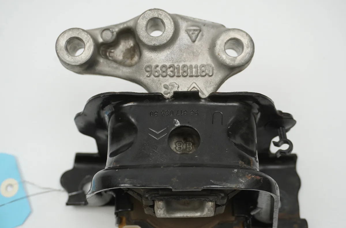 Support moteur Peugeot 208 I (CA_, CC_) 1.6 bluehdi 100 (2015) 5 portes occasion