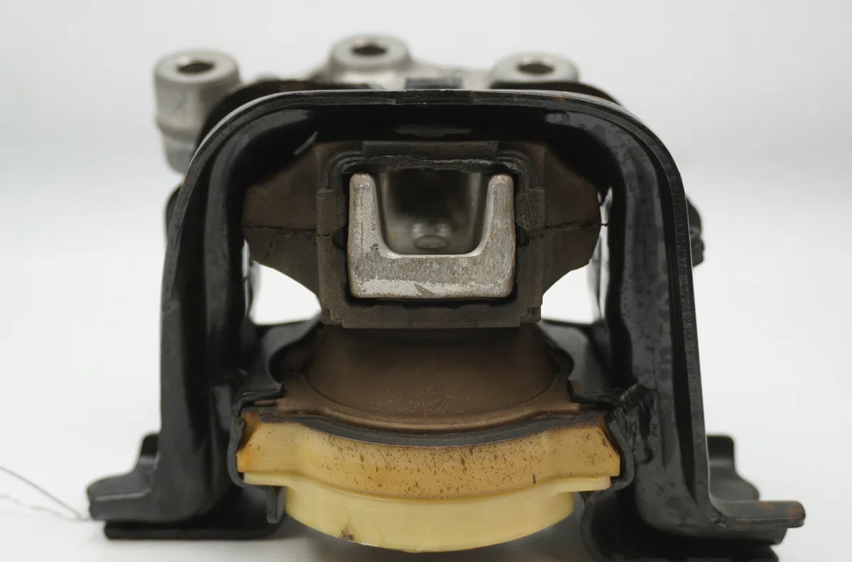 Support moteur Peugeot 208 I (CA_, CC_) 1.6 bluehdi 100 (2015) 5 portes occasion