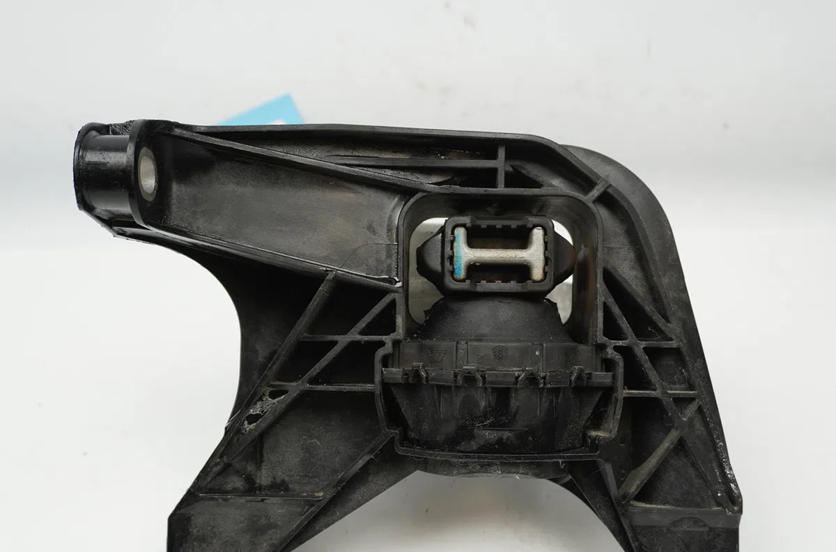 Support moteur Peugeot 3008 SUV (MC_, MR_, MJ_, M4_) 1.2 thp- puretech 130 (mrhnsm, mrhnsu, mrhnsj, mrhnyw,... (2016) oc
