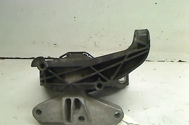 Support moteur Peugeot 3008 SUV (MC_, MR_, MJ_, M4_) 1.6 bluehdi 120 (2016) occasion