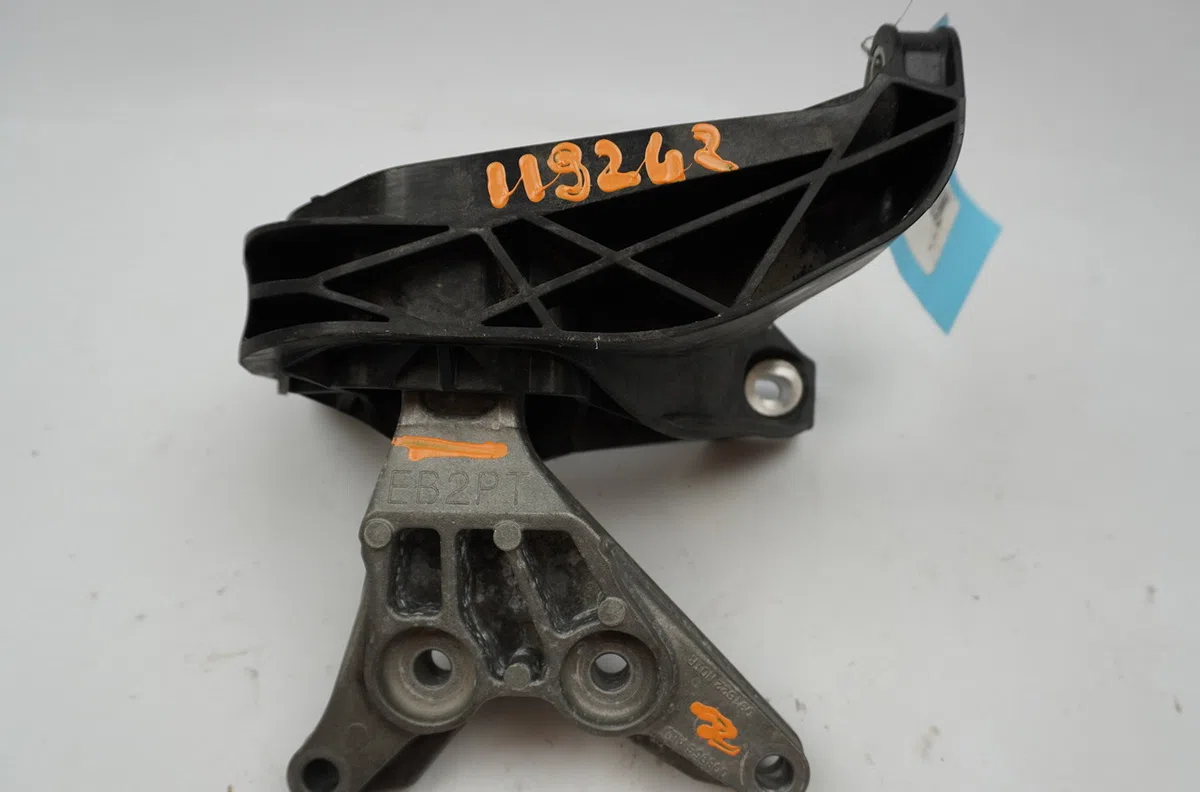 Support moteur Peugeot 5008 II (MC_, MJ_, MR_, M4_) 1.2 (mrhnyh, mrhnyw, mrhnsj, mrhnsu, mrhnsm) (2016) occasion