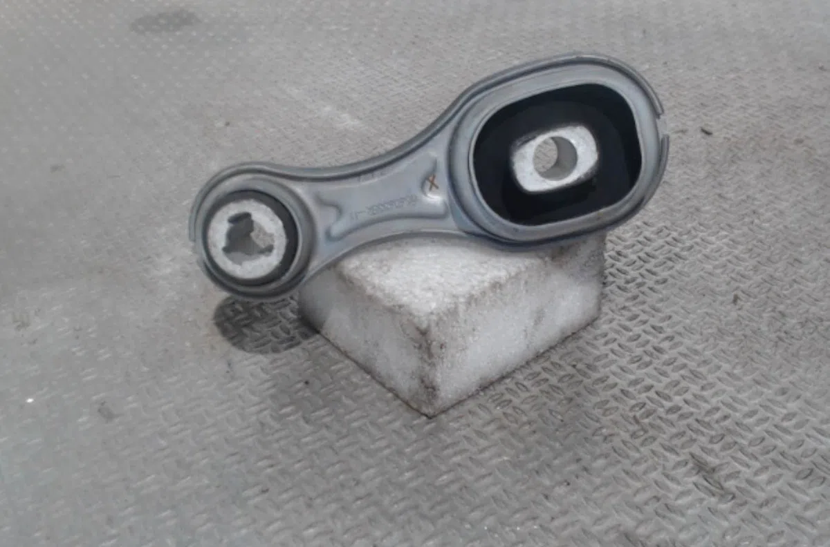 Support moteur Renault CAPTUR II (HF_) Blue dci 95 (hfaf) (2020) occasion