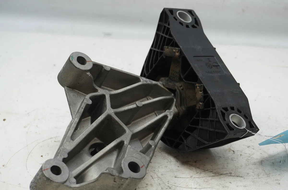 Support moteur Renault CLIO IV (BH_) 0.9 tce 75 (bhnp) (2018) occasion