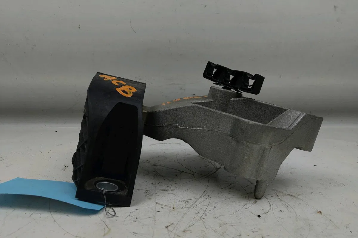 Support moteur Renault CLIO IV (BH_) 0.9 tce 90 (2012) 5 portes occasion