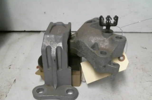 Support moteur Renault MEGANE III 3-5 portes (BZ0-1_, B3_) 1.2 tce (bz16, bz28) (2013) occasion