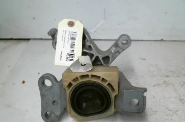 Support moteur Renault MEGANE III 3-5 portes (BZ0-1_, B3_) 1.2 tce (bz16, bz28) (2013) occasion