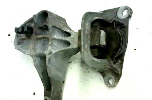 Support moteur Renault MEGANE III Grandtour (KZ0-1) 1.5 dci (kz0c, kz1a) (2009) occasion
