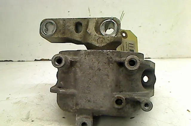 Support moteur Volkswagen GOLF VI (5K1) 1.6 tdi (2009-2012) 5 portes occasion