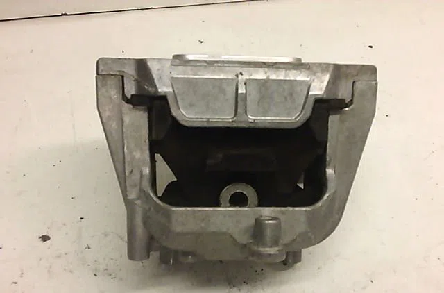 Support moteur Volkswagen GOLF VI (5K1) 2.0 tdi (2008-2013) 5 portes occasion
