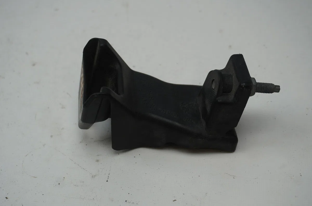 Support phare g Peugeot 2008 II (UD_, US_, UY_, UK_) 1.2 puretech 130 (2019) occasion
