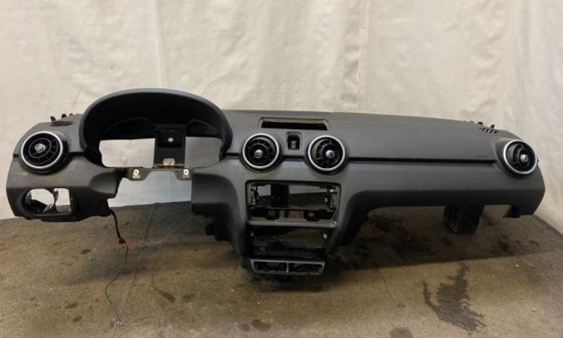 Tableau de bord complet Audi A1 — photo 1