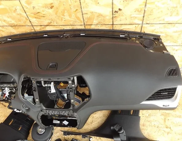 Tableau de bord complet JEEP CHEROKEE