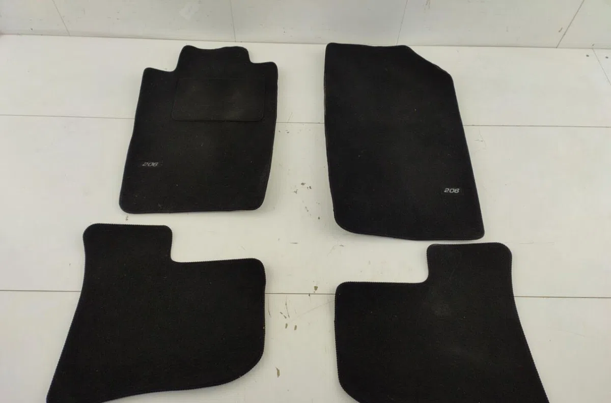 Tapis de sol PEUGEOT 206 occasion