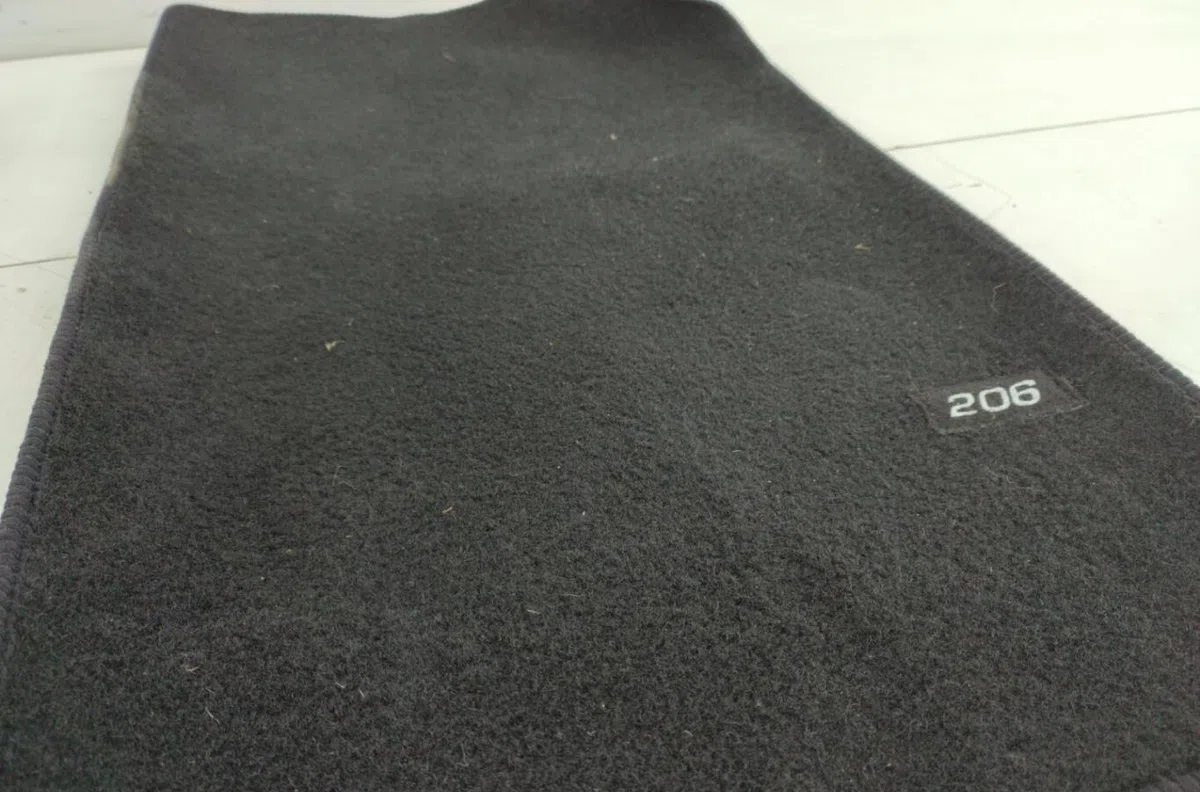 Tapis de sol PEUGEOT 206 occasion