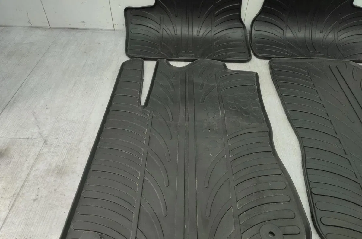 Tapis de sol PEUGEOT 208 1 PHASE 2 occasion