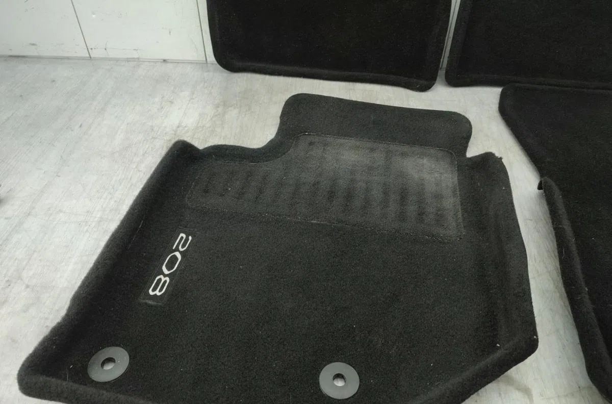 Tapis de sol PEUGEOT 208 2 occasion