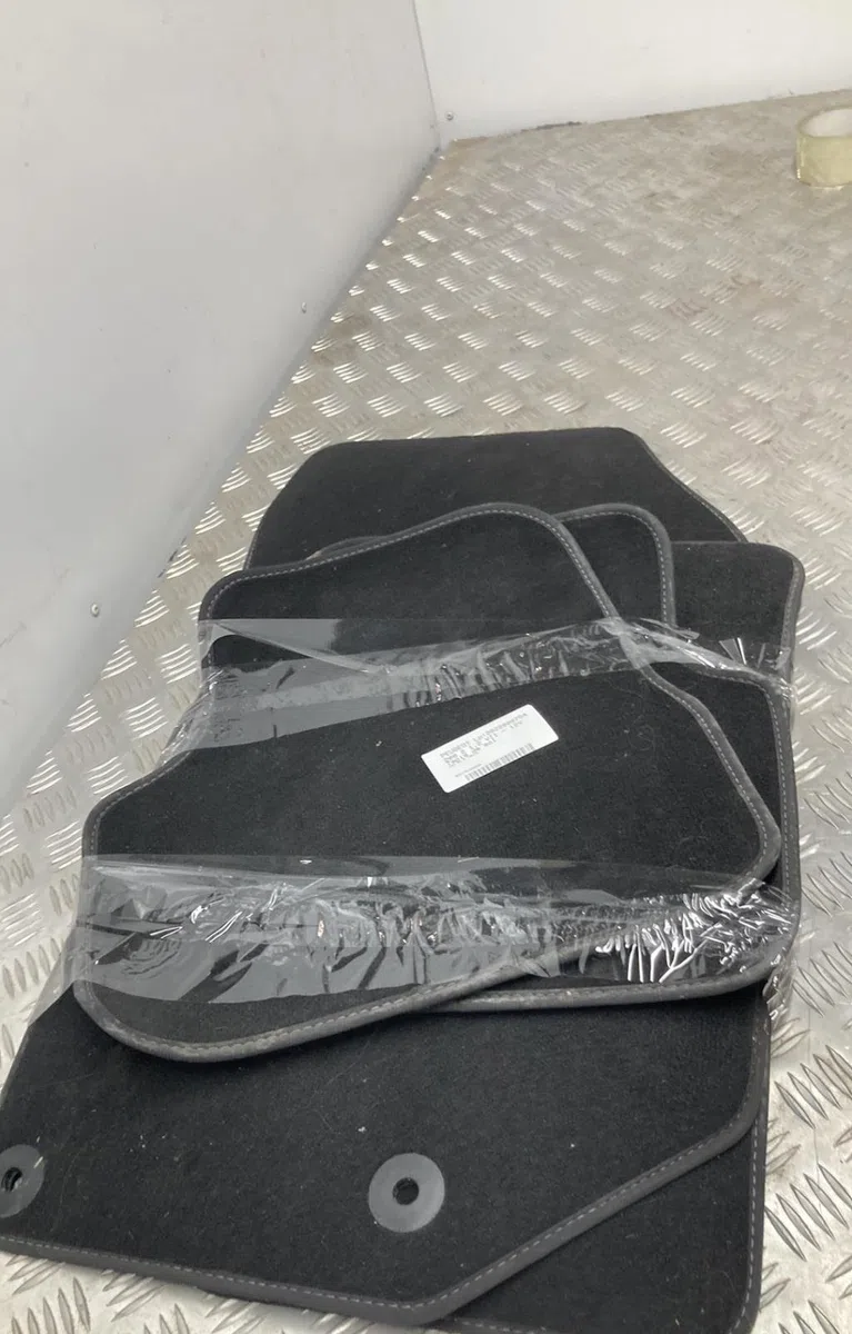 Tapis de sol PEUGEOT 208 2 occasion