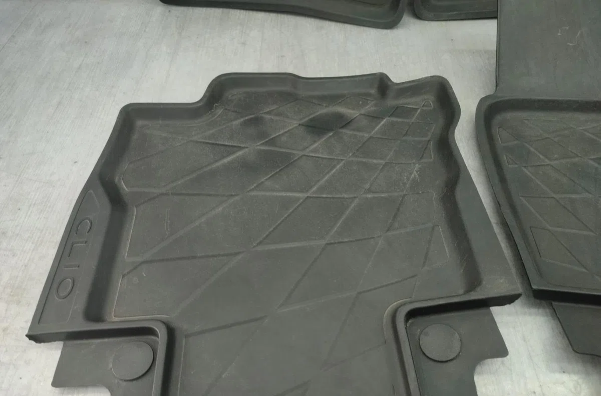 Tapis de sol RENAULT CLIO 4 PHASE 2 occasion