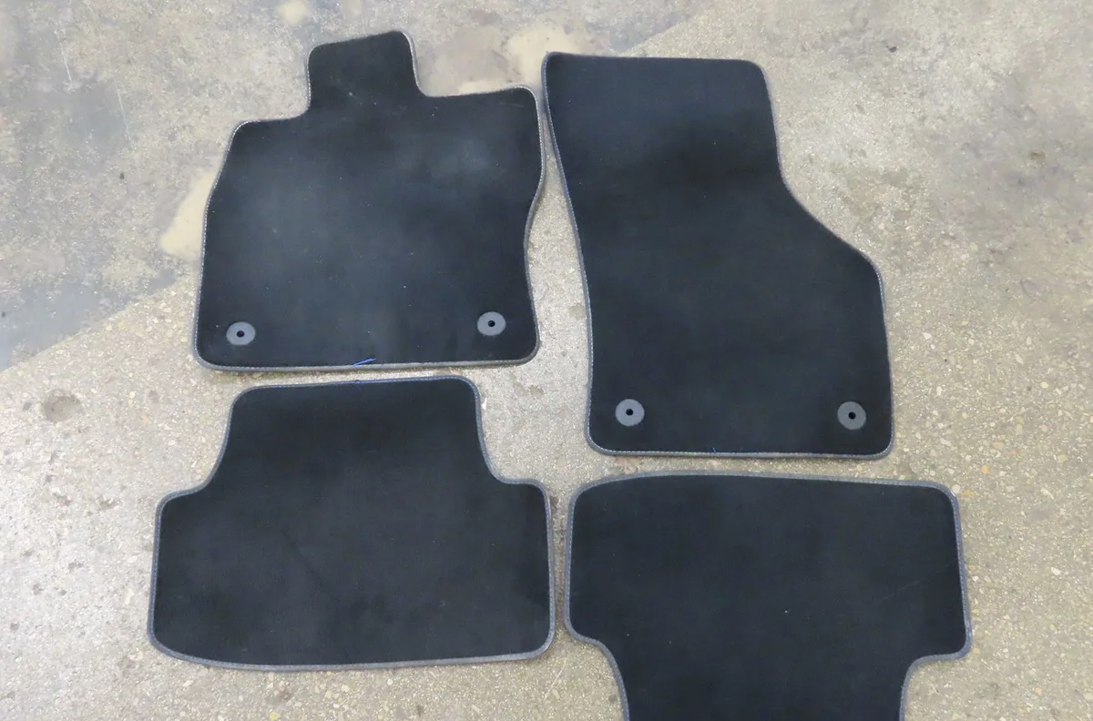 Tapis de sol Volkswagen GOLF VII (5G1, BQ1, BE1, BE2) 1.4 gte hybrid (2014-2020) occasion