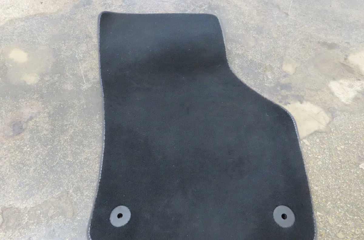 Tapis de sol Volkswagen GOLF VII (5G1, BQ1, BE1, BE2) 1.4 gte hybrid (2014-2020) occasion