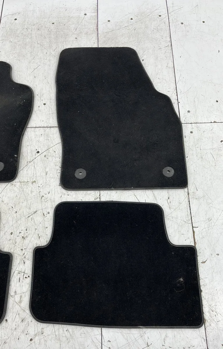 Tapis de sol VOLKSWAGEN POLO 6 PHASE 1 occasion