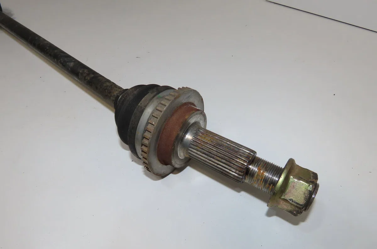 Transmission arrière gauche Nissan X-TRAIL I (T30) 2.2 dci 4x4 (2001-2008) 5 portes occasion