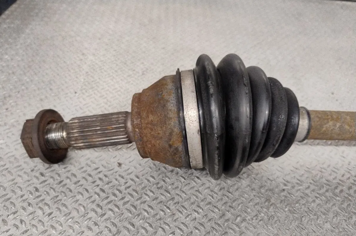Transmission avant droite Ford FIESTA V (JH_, JD_) 1.4 16v (2001-2008) 5 portes occasion