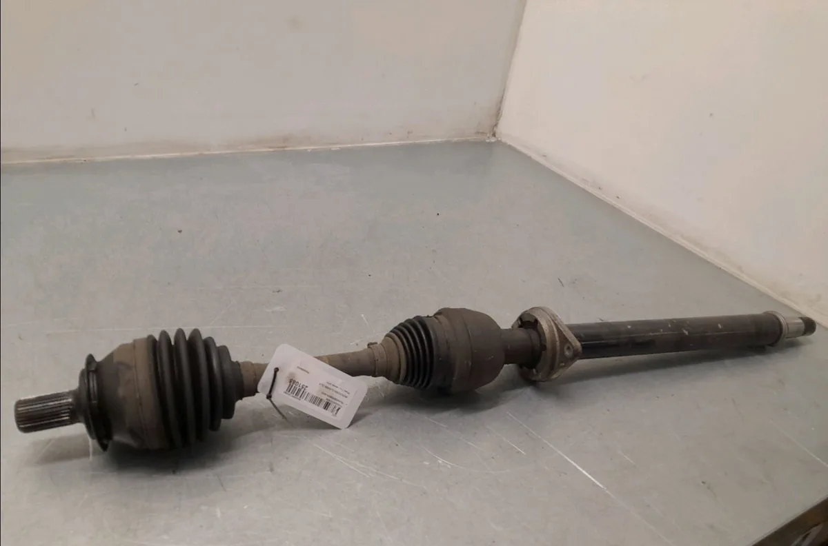 Transmission avant droite Mercedes-benz CLASSE GLA (X156) Gla 200 cdi - d (156.908) (2013) occasion