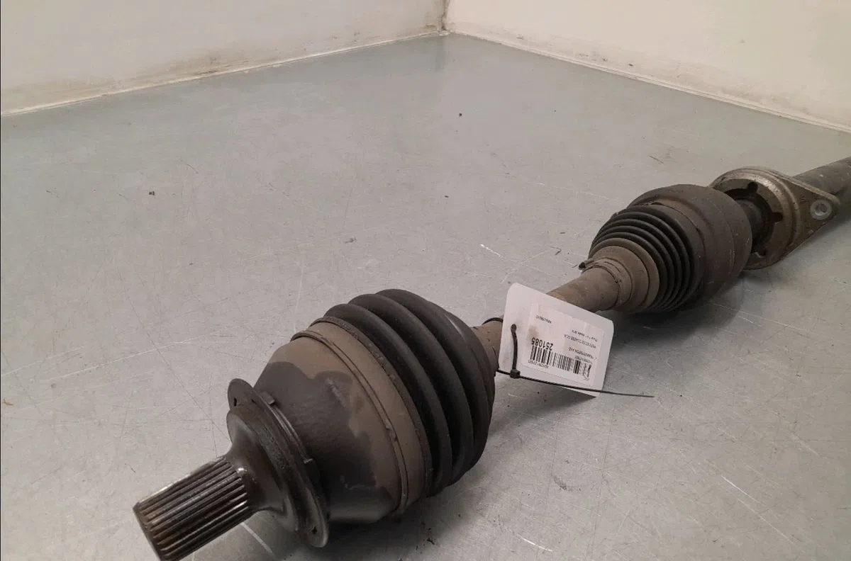Transmission avant droite Mercedes-benz CLASSE GLA (X156) Gla 200 cdi - d (156.908) (2013) occasion