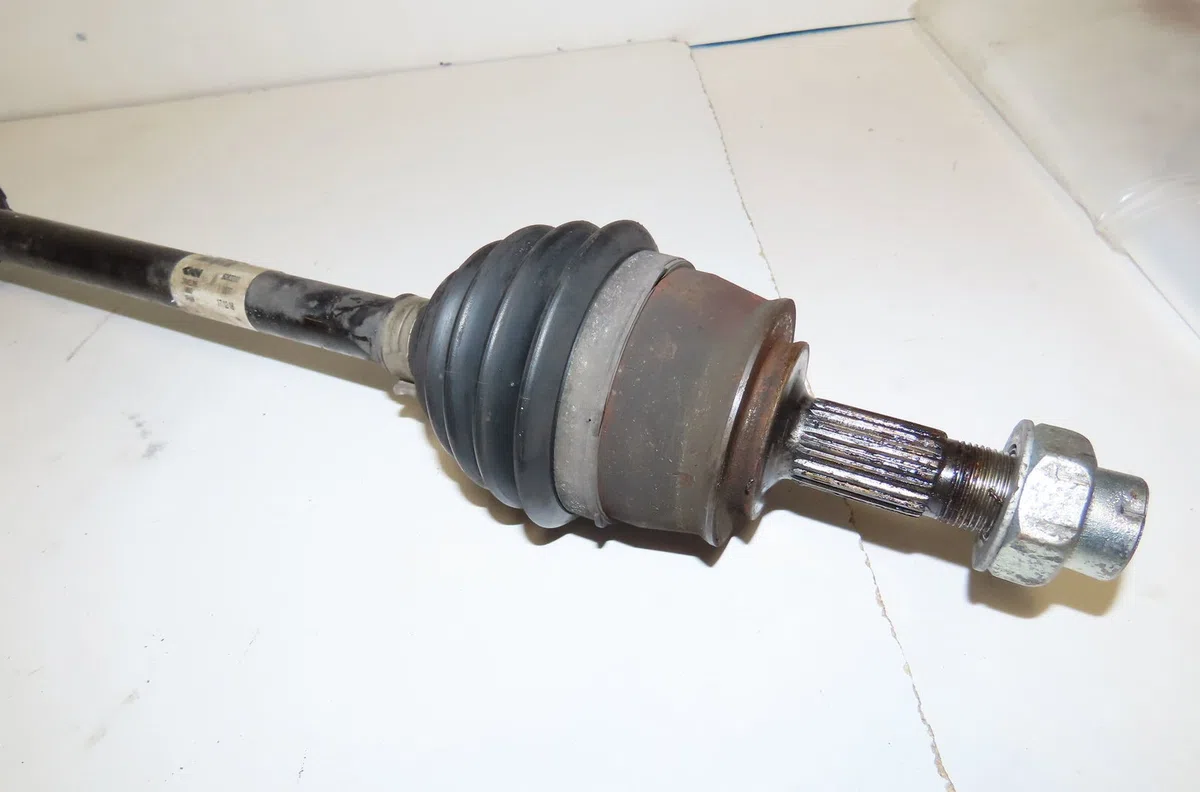 Transmission avant droite Opel CORSA E (X15) 1.4 (08, 68) (2014) occasion