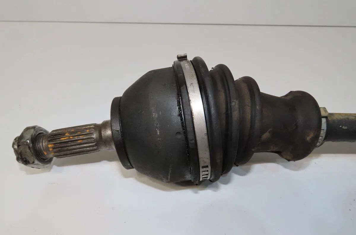 Transmission avant droite Peugeot 205 II (20A-C) 1.7 diesel (1987-1998) occasion