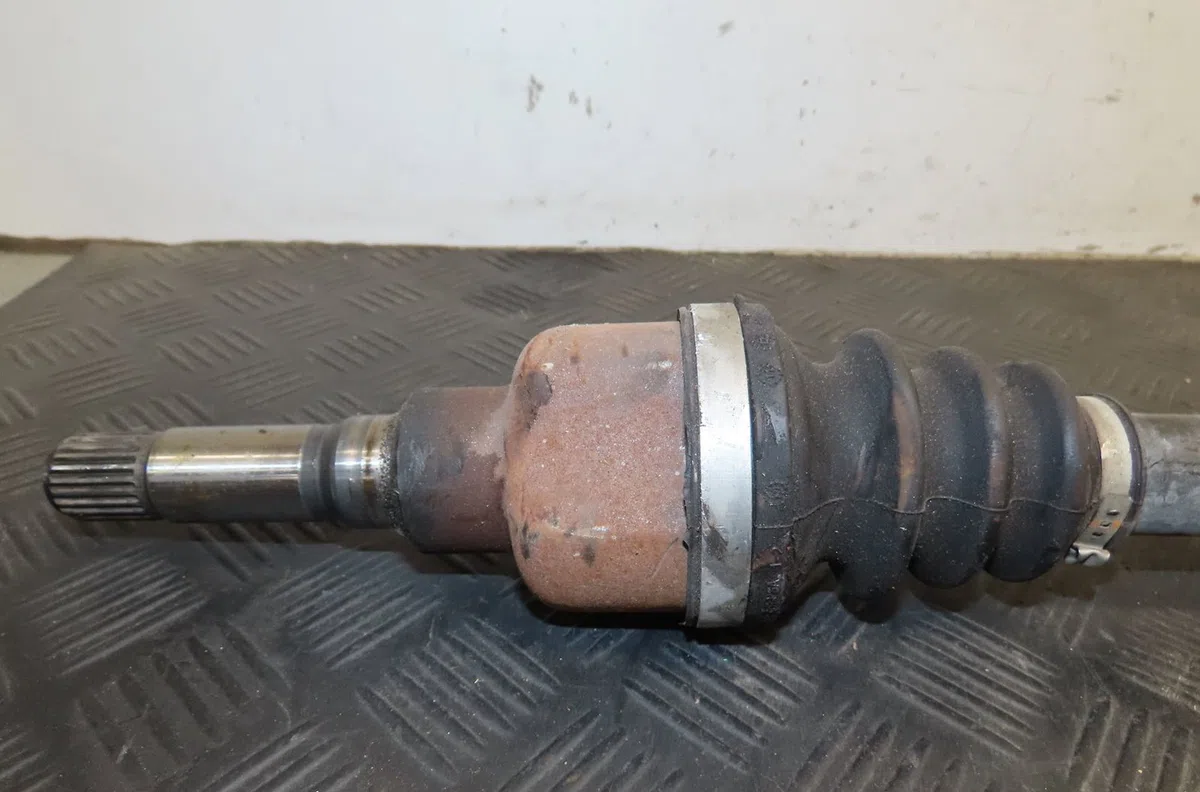 Transmission avant droite Peugeot 208 I (CA_, CC_) 1.2 vti 82 (2012) occasion
