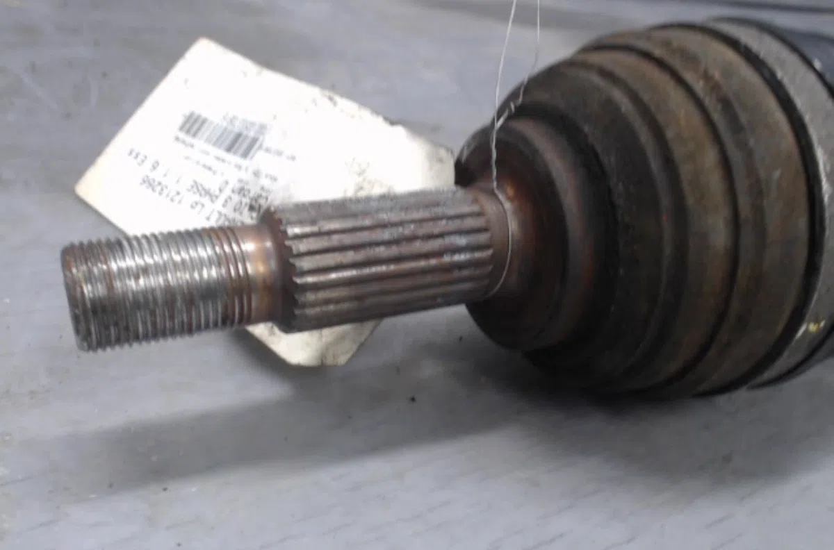 Transmission avant droite Renault CLIO III (BR0-1, CR0-1) 1.6 16v (br09, br0t, cr09, cr0t) (2005-2007) occasion