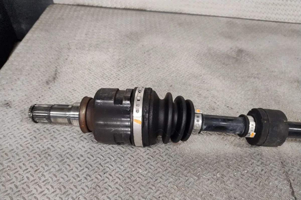 Transmission avant droite TOYOTA YARIS 3  YARIS 3 PHASE 2 occasion