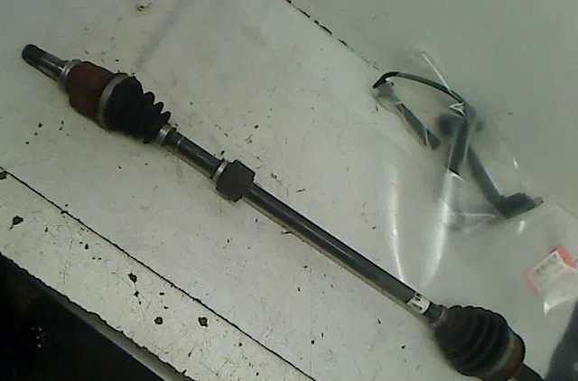 Transmission avant droite Toyota YARIS (_P13_) 1.3 (nsp130_) (2011) occasion