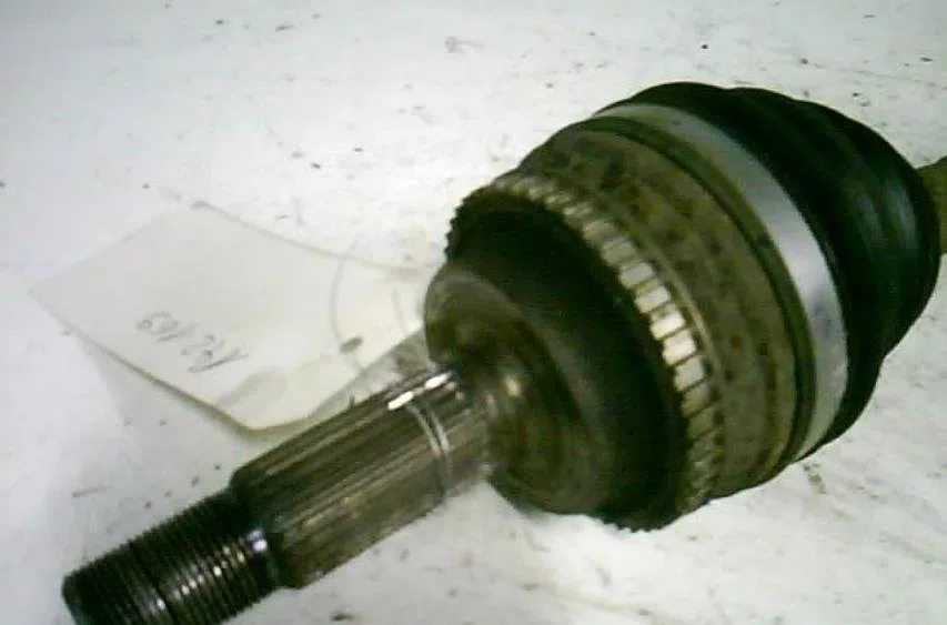 Transmission avant droite Toyota YARIS VERSO (_P2_) 1.4 d-4d (nlp20_, nlp22_) (2000-2005) occasion
