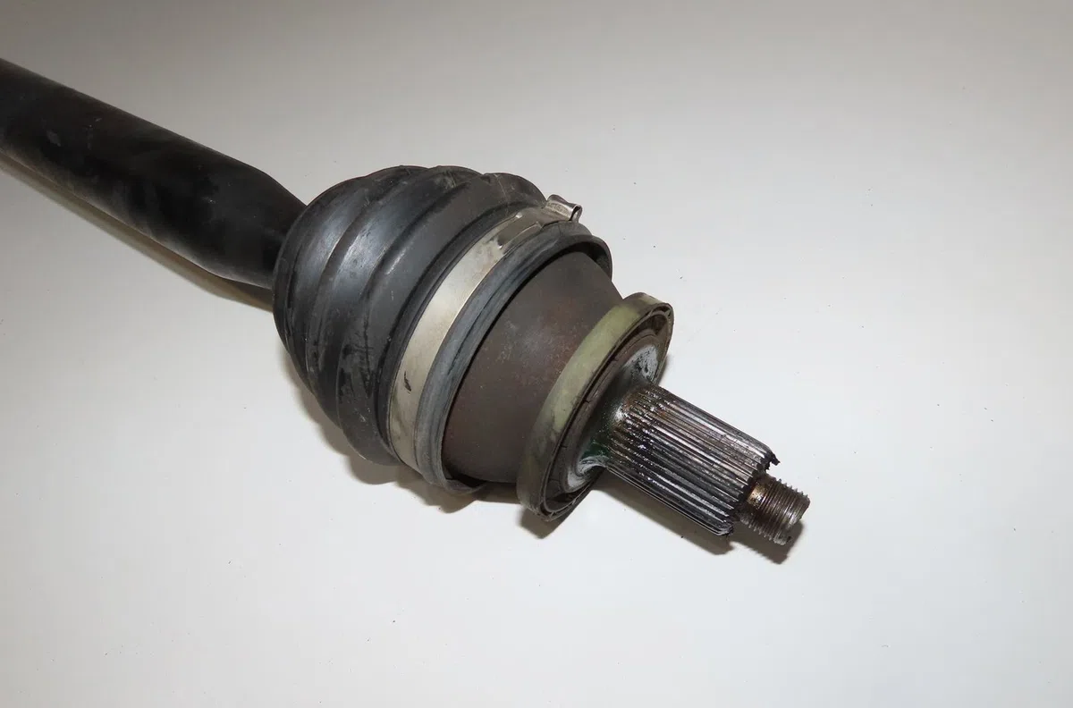 Transmission avant droite Volkswagen POLO (9N_, 9A_) 1.4 16v (2001-2008) occasion