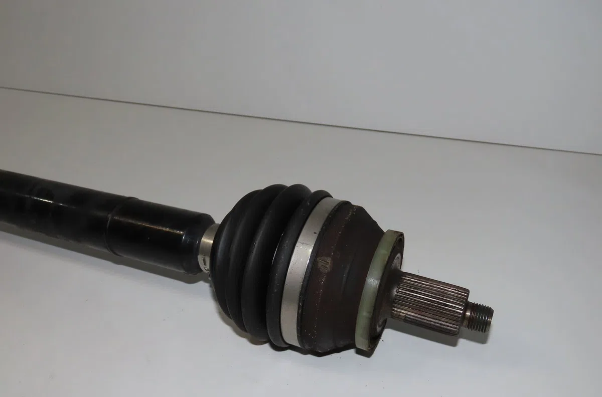 Transmission avant droite Volkswagen POLO (9N_, 9A_) 1.4 16v (2001-2008) occasion