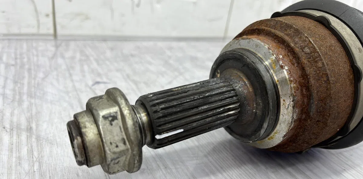 Transmission avant gauche FORD FIESTA 7 PHASE 1 occasion