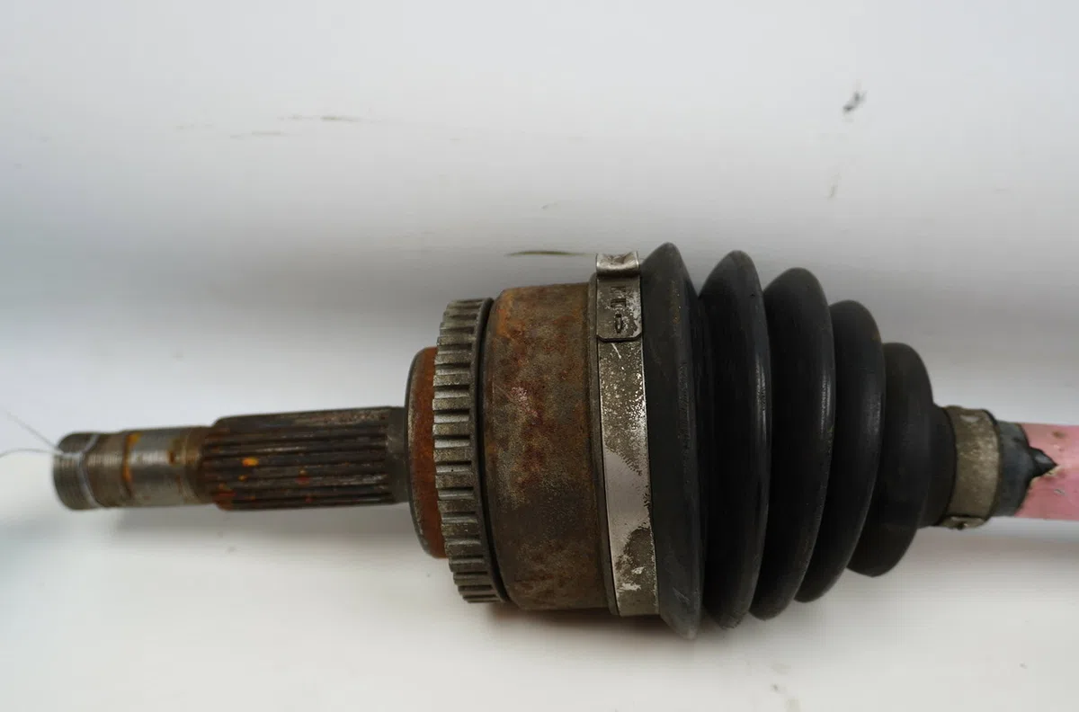 Transmission avant gauche Nissan ALMERA II Hatchback (N16) 1.8 (2000-2002) occasion