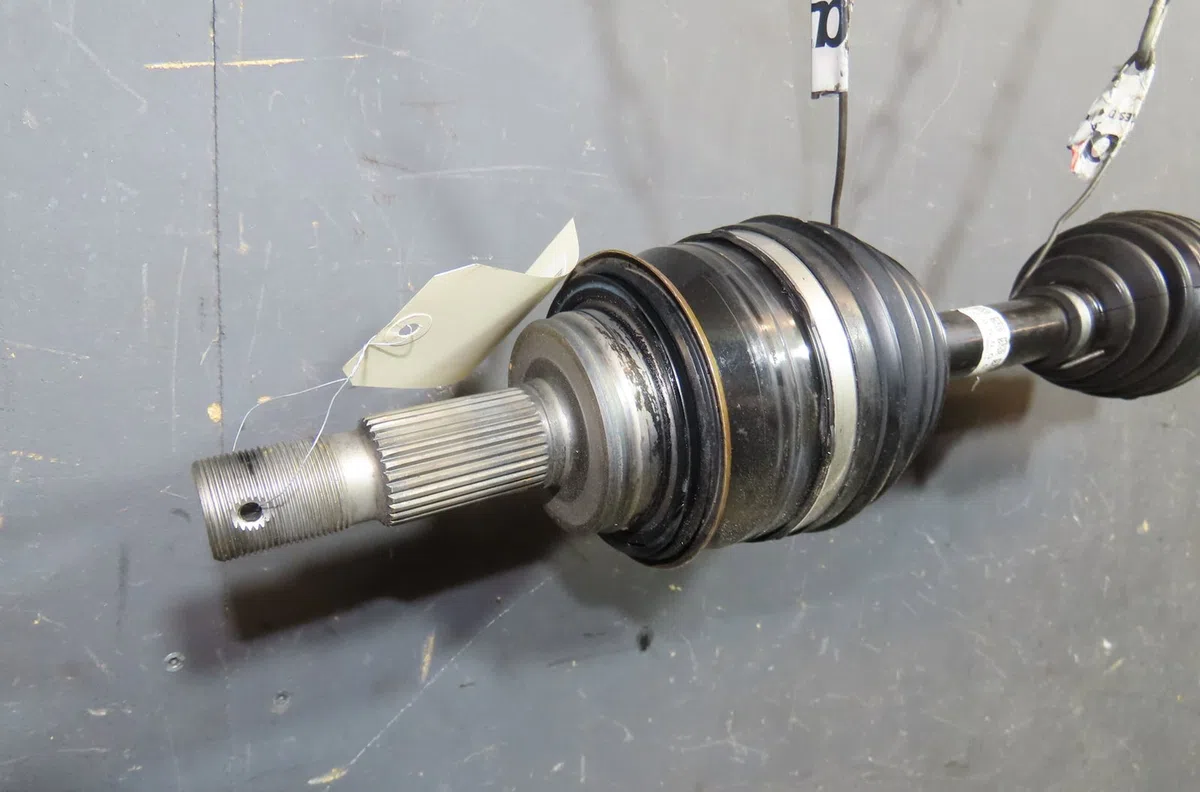 Transmission avant gauche Toyota HILUX VIII Pick-up (_N1_) 2.8 d 4wd (gun126) (2020) 2 portes occasion